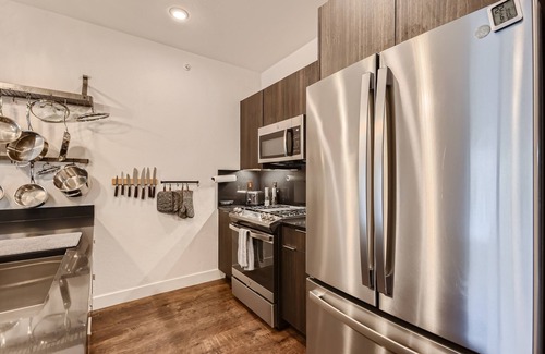 Silverthorne Condo | Brand New Stunning River Front Condo Silverthorne: 1 BR plus Bonus Room Condo