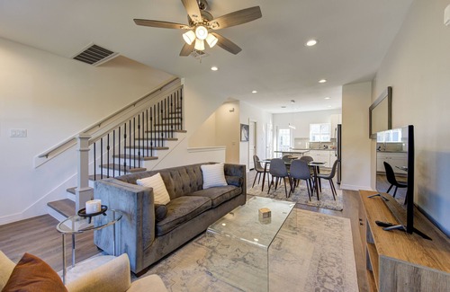 North Houston House | BRAND NEW Stylish 2BR Townhome, Fast WiFi & AC, Nestled in Downtown Houston