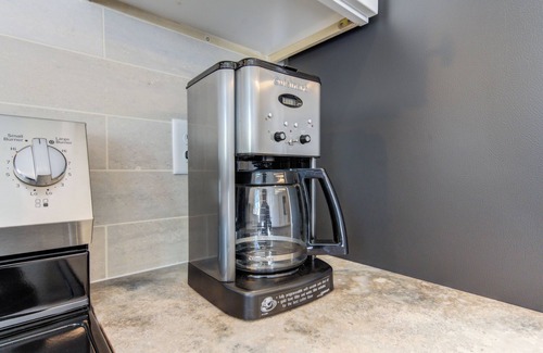 North Houston House | BRAND NEW Stylish 2BR Townhome, Fast WiFi & AC, Nestled in Downtown Houston