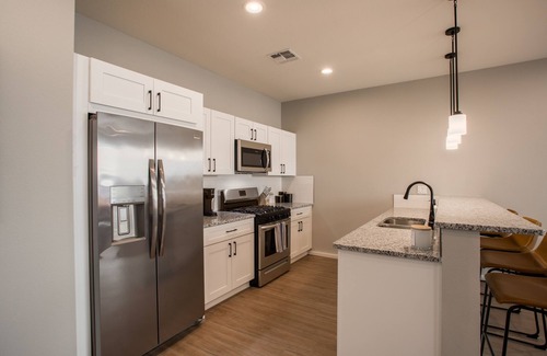 Raynolds Addition Condo | Brand New Stylish Condo Close to Old Town and Downtown
