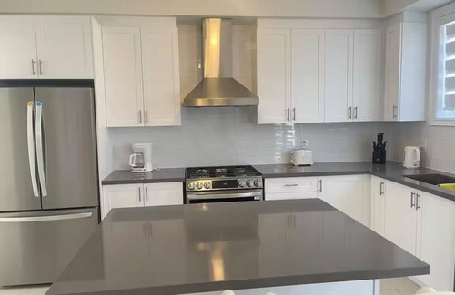 Wasaga Beach House | Brand New Stylish Family Oasis Near Beach