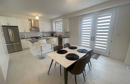 Wasaga Beach House | Brand New Stylish Family Oasis Near Beach