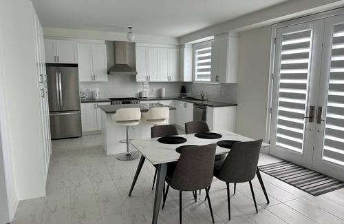 Wasaga Beach House | Brand New Stylish Family Oasis Near Beach