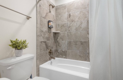 Tallahassee House | Brand New Stylish Home for Your Family-Seahorse
