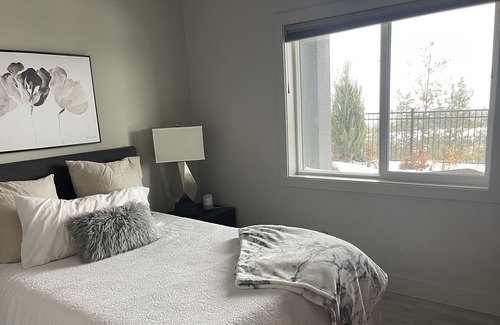 North Glenmore Bed & Breakfast | Brand new suit 10 minutes walk from ubc
