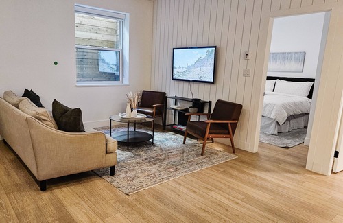 North Vancouver Apartment | Brand new suite minutes to DT and skiing