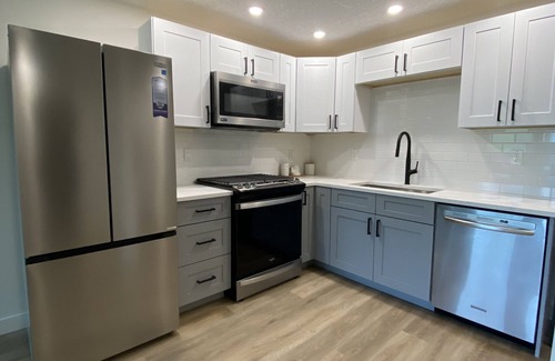 Auburn Bay Apartment | Brand New Suite in Southeast - Free parking & Pet Friendlyn