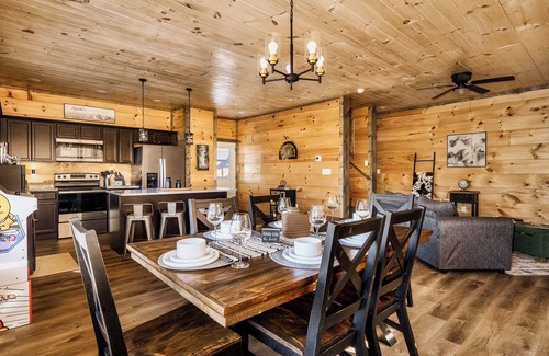 Sevierville Cabin | Brand New Sunset Luxury Cabin with Hot Tub! Amazing View!