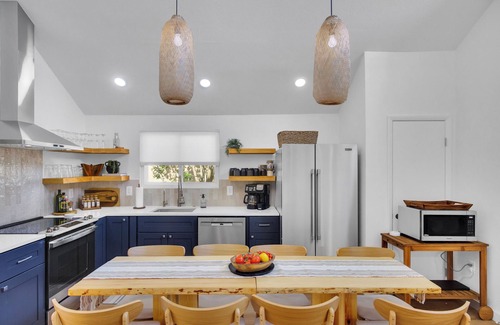 Terrace Park House | Brand New Tampa Grande with Entertaining Backyard, 2 minutes to Busch Gardens