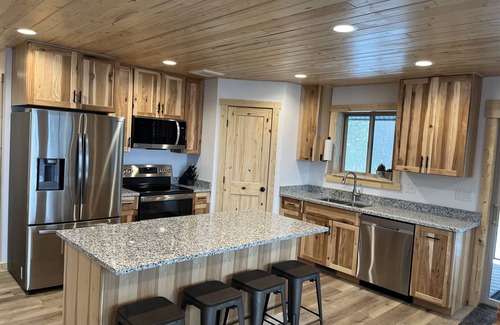 Ashton Cabin | BRAND NEW Teton View Cabin, Wi-Fi, 2 Master Suites, Yellowstone & Teton basecamp