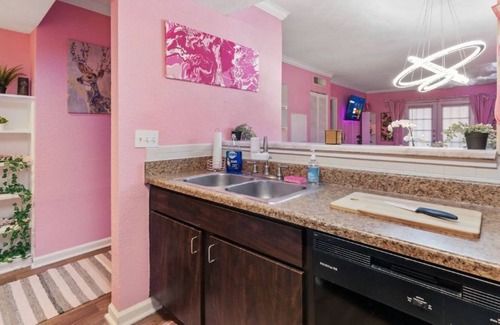 Greenway Plaza-Upper Kirby Apartment | *BRAND NEW* "The Pink Palace" @ River Oaks