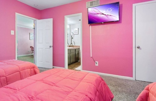 Greenway Plaza-Upper Kirby Apartment | *BRAND NEW* "The Pink Palace" @ River Oaks