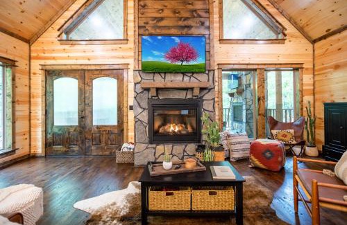 Broken Bow House | BRAND NEW! "The Roosevelt" Couples Cabin adjacent to National Forest