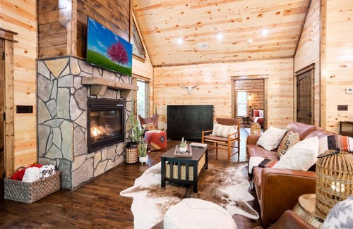 Broken Bow House | BRAND NEW! "The Roosevelt" Couples Cabin adjacent to National Forest