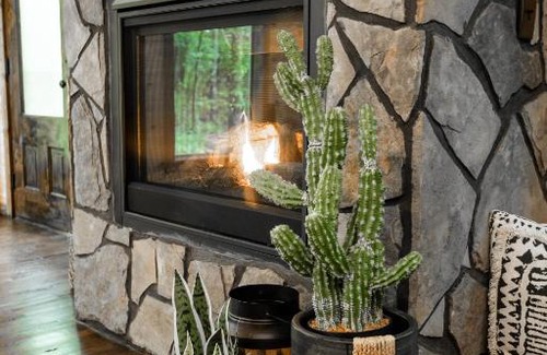 Broken Bow House | BRAND NEW! "The Roosevelt" Couples Cabin adjacent to National Forest
