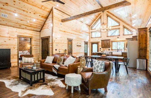 Broken Bow House | BRAND NEW! "The Roosevelt" Couples Cabin adjacent to National Forest