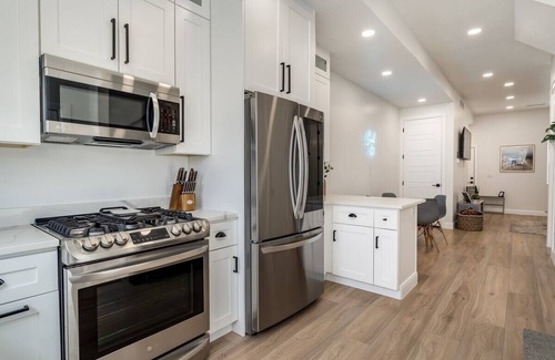 Wolf Creek House | Brand New Townhome in the heart of Eden! Free Wifi, Free Parking