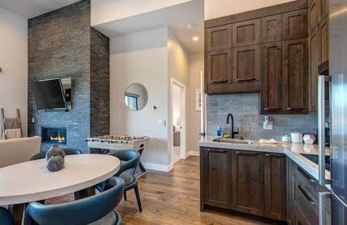 Hideout House | Brand-new townhome with views, shuffleboard - 12 mins to Park City & Deer Valley