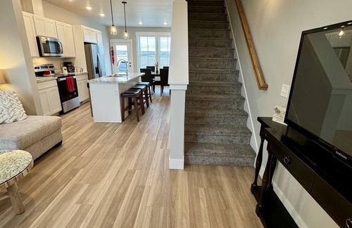 Billings House | Brand New Townhouse in Fabulous Neighborhood!