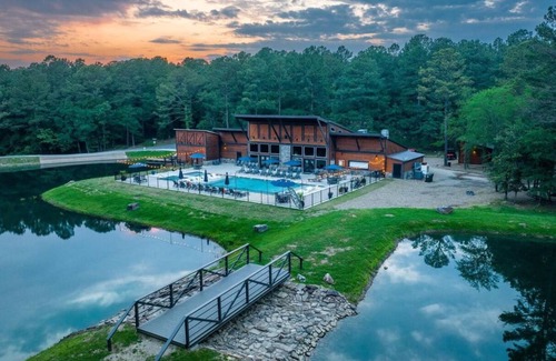 Broken Bow Cabin | Brand New Treehouse - Pool, Pond, Fishing, Pool Table in Resort - Pet Friendly