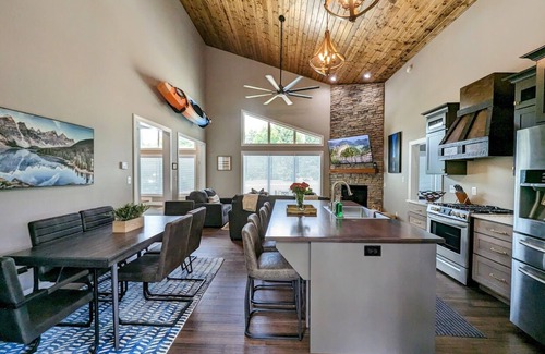 Slade Cabin | Brand New Ultra Luxury Villa near Red River Gorge/Natural bridge