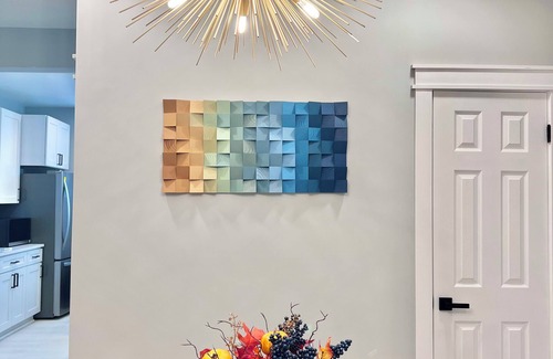 Oakland House | Brand New University-Themed Home ON Pitt Campus, Outdoor Dining, Free Parking