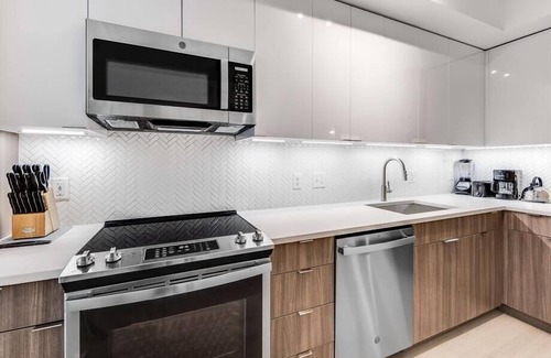 NoMa Apartment | Brand New Upscale 1BR | Lux Amenities | Close to Sights