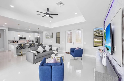 San Carlos Park House | Brand New Vacation Home