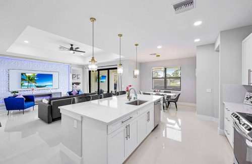 San Carlos Park House | Brand New Vacation Home