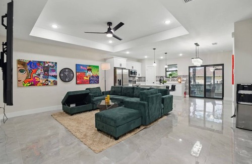 Centennial House | Brand New Vacation Home! 3/2