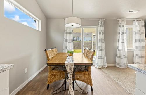 Caldwell House | Brand New Valley View Caldwell home