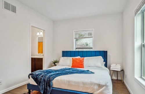 Ann Arbor House | Brand New Vibrant Retreat! 10 min from Michigan Staduim
