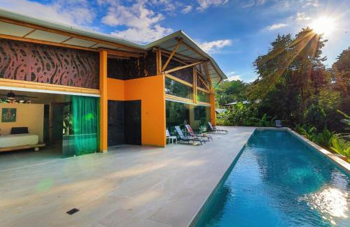 Quepos House | Brand New Villa Bambú with large pool near MA