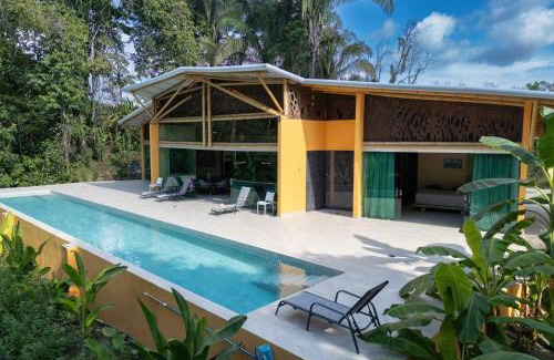 Quepos House | Brand New Villa Bambú with large pool near MA