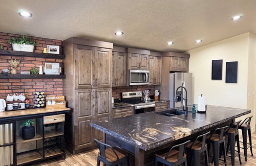 Torrey Villa | Brand New Villa "The Coop" in the heart of Torrey