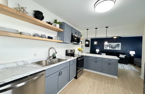 Mount Berry House | Brand New w/2 King beds- Large fenced yard