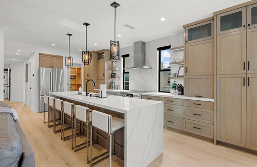 South Mission Beach Condo | Brand New w/ Luxury Amenities | AC | Fire Pit | Walk to Beach, Bay, Shops, Eateries