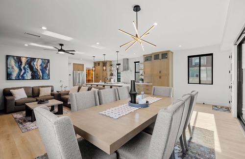 South Mission Beach Condo | Brand New w/ Luxury Amenities | AC | Fire Pit | Walk to Beach, Bay, Shops, Eateries