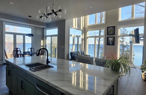 Oro-Medonte House | Brand new waterfront LUXE lake house for a beautiful week/end away!