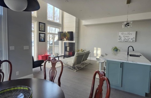 Oro-Medonte House | Brand new waterfront LUXE lake house for a beautiful week/end away!