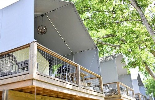 Sutherland Springs Cabin | Brand new waterfront Cabin with many amenities: Pool, hot tub & kayaking. - RC3