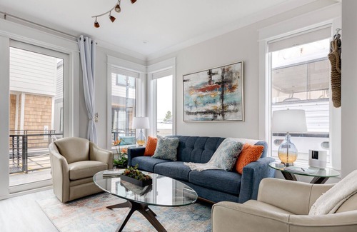 River District Villa | Brand new Wilmington historic district houseboat villa.