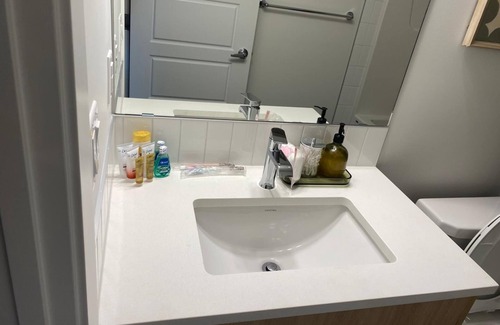 Southwest Edmonton Apartment | Brand New YEG Airport EntireSuite | 15min | Self Checkin