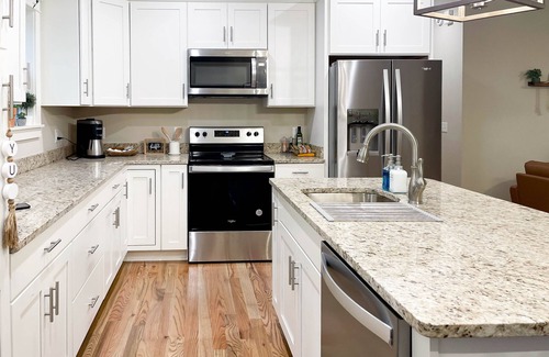 Fairview House | Brand new✦HOT TUB✦15min to Asheville✦Hilltop views!