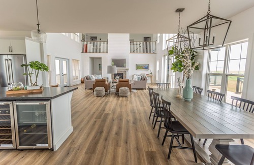 Sea View House | Branders Edge - NEW, Walk to Beach, Ocean Views, Screened Livingroom, GORGEOUS