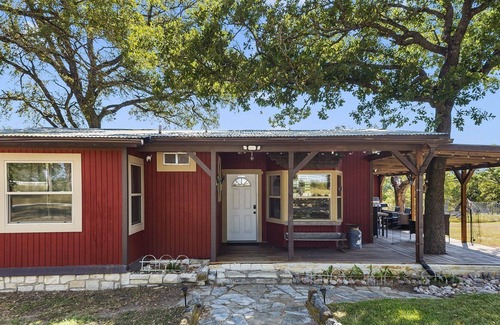 Willow City House | Brandi's Bluebonnet Bungalow | New Listing | Pet-friendly