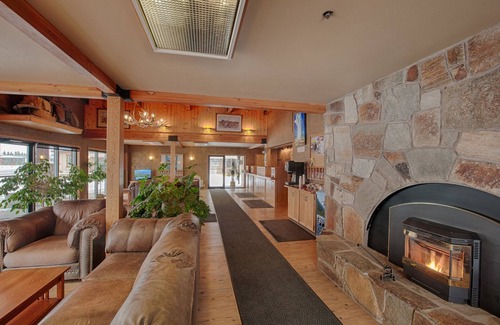 West Yellowstone Hotel | Brandin' Iron Inn