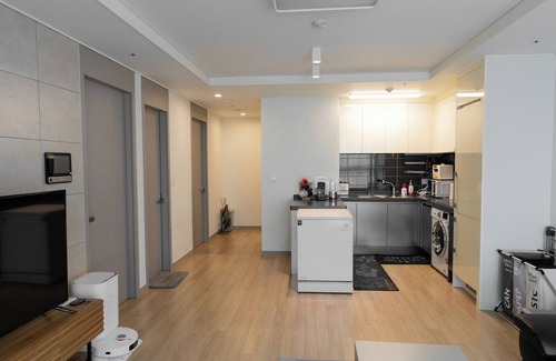 Songdo Apartment | BrandNew 2BR 13F 646sq.ft, 2min to Hyundai outlet & Triple St., 2Free Parking