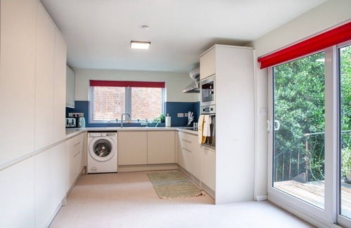 Derby House | Brandnew | Big 6-Bedroom House in Derby Sleeps 15