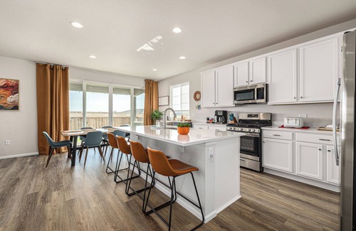 Commerce City House | BrandNEW | DenverAirport | Spacious 5BR Home with Fireplace
